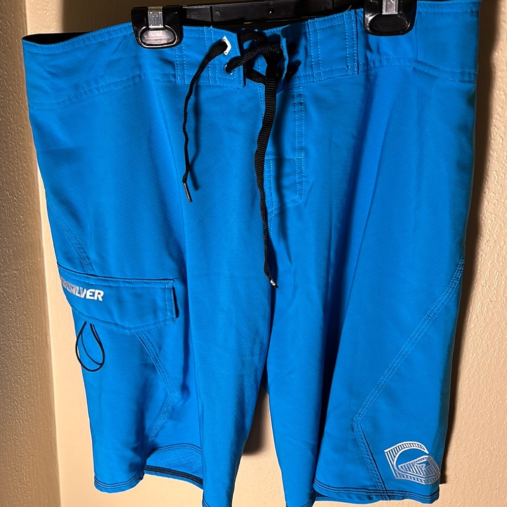 QuikSilver Mens Solid Boardshorts Color Blue Size Waist 32” Outseam 20”